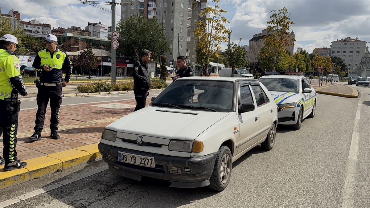 Eskişehir\'de kovalamacada çantada uyuşturucu çıktı, sürücüye 515 bin lira ceza kesildi