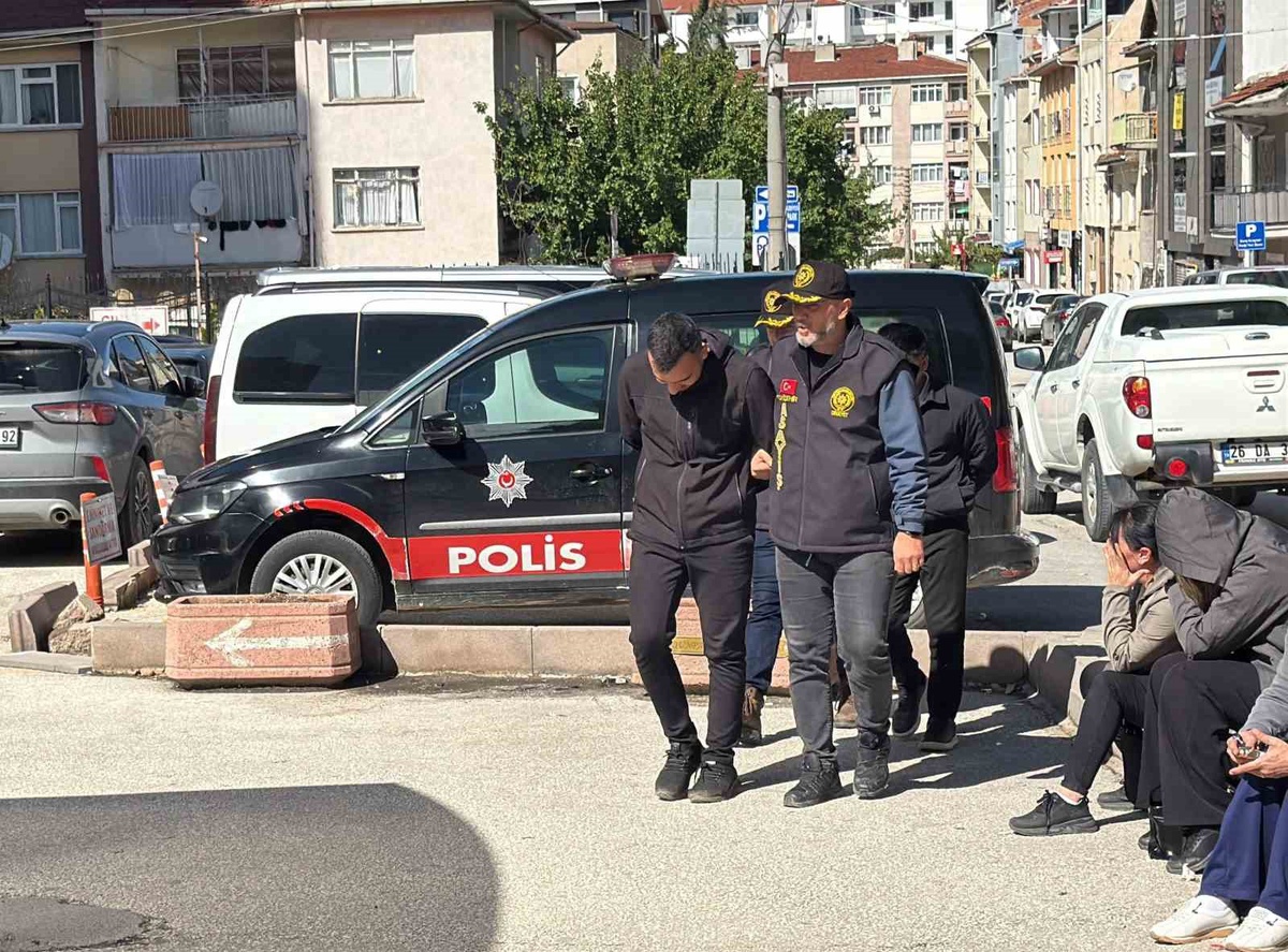 Eskişehir\'de silahla yaralama şüphelisi kısa sürede yakalanıp adliyeye sevk edildi