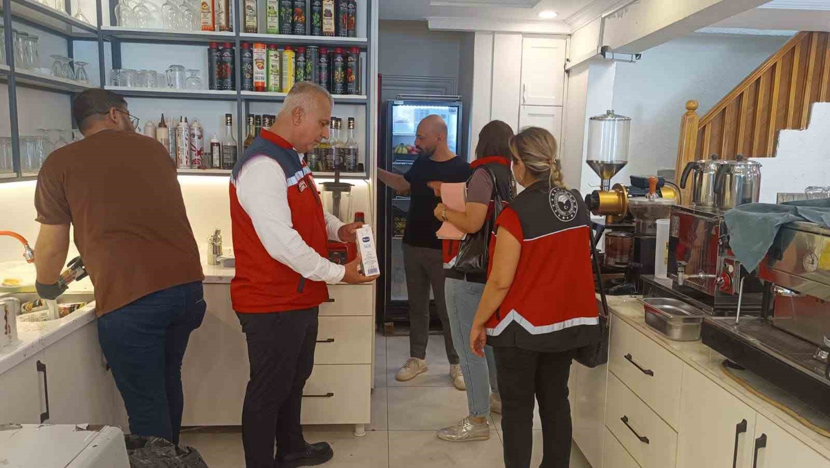 İskenderun\'da gıda satış yerleri İlçe Tarım ekiplerince denetlendi, hijyen incelendi