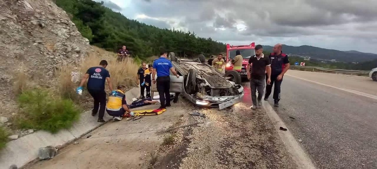 Hatay Yayladağı\'nda otomobil takla atarak ters döndü, sürücü yaralandı
