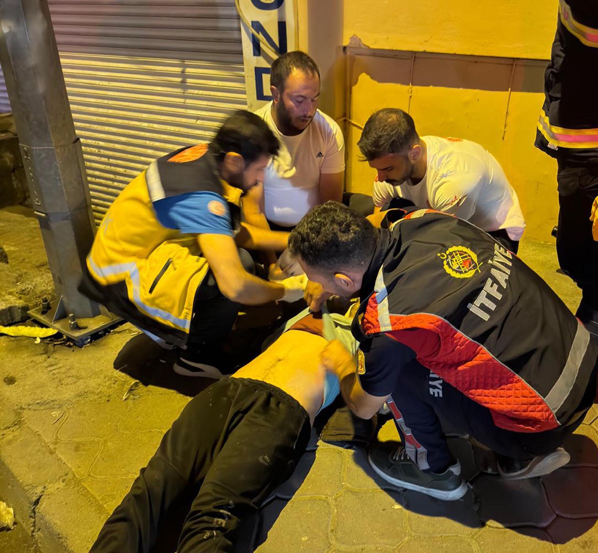 Iğdır\'da korkuluklara sıkışan engelli kişiyi itfaiye kurtardı, kimliği bulunamadı