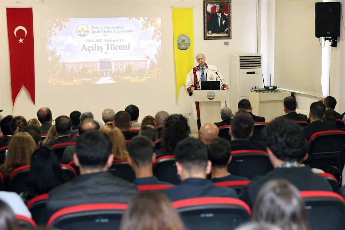 Rektör Hatipler İpsala MYO\'da ilk dersinde insani değerleri korumayı önerdi