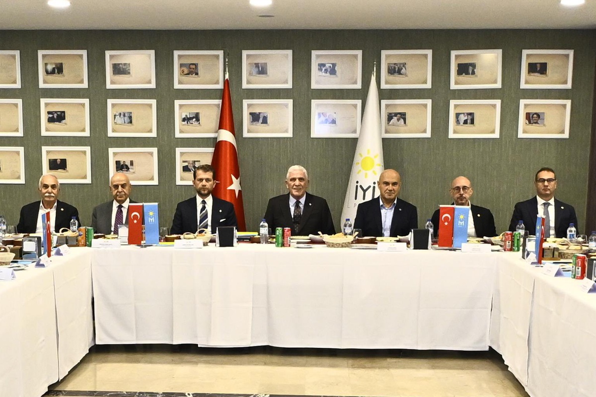 İYİ Parti Genel Başkanı Dervişoğlu, yasama yılı öncesi İYİ Partili vekillerle buluştu