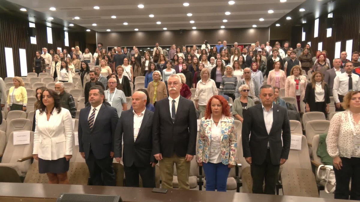 İzmir\'de İleri Yaş Sempozyumu afet ve acil durumlarda yaşlıları ele alıyor
