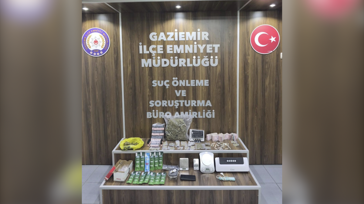 İzmir Gaziemir\'de satışa hazır uyuşturucu operasyonunda 2 şüpheli gözaltına alındı