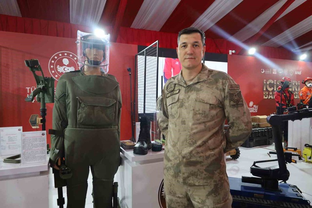 Jandarmanın yerli mayın temizleme araçları TEKNOFEST Güneydoğu'da sergilendi