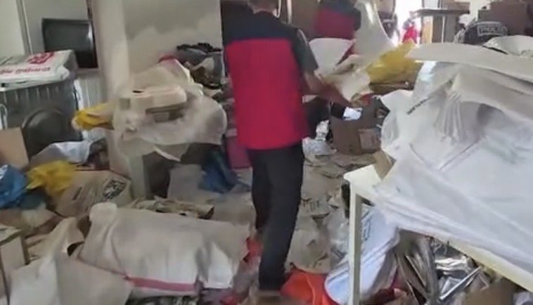 <a class='keyword-sd' href='/kahramanmaras/' title='Kahramanmaraş'>Kahramanmaraş</a>'ta gıda denetiminde 42 bin pul biber etiketi ele geçirildi