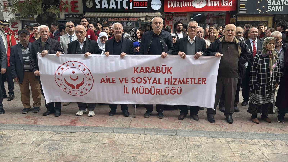Karabük\'te gençler yaşlıların elini öptü, İl Müdürü Çift huzurevi konusunu açtı