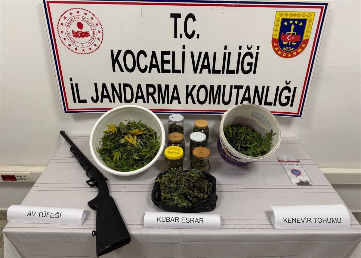 Kocaeli Karamürsel\'de 3 kg 500 gr kubar esrar ele geçirildi, 2 zanlı gözaltına alındı