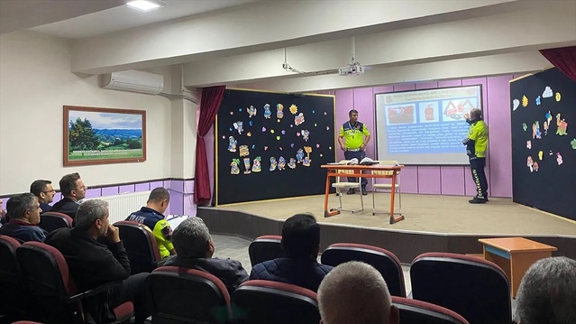 Kargı'da okul servis şoförleri ve rehber personel eğitildi, araçlar denetlendi