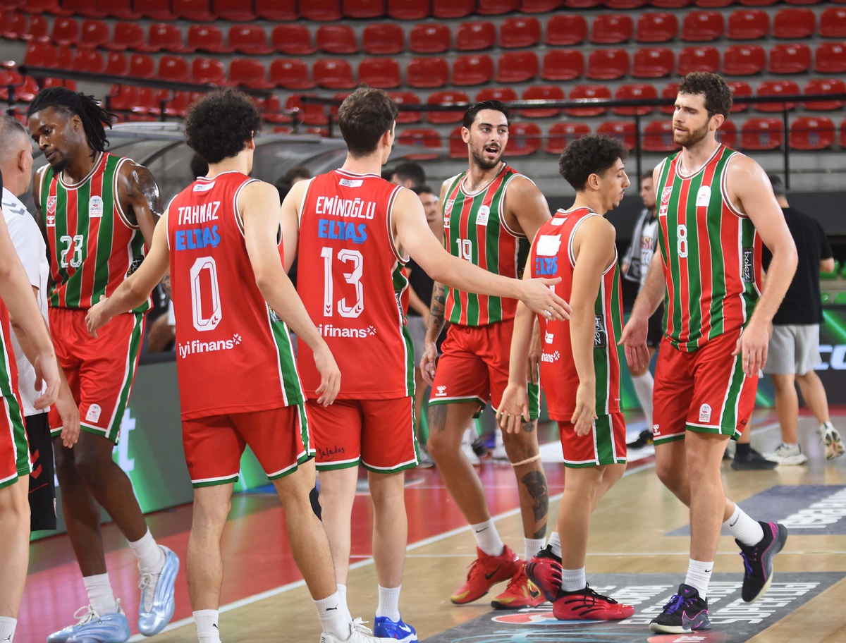 Karşıyaka, Galatasaray maçına 2 maçlık cezası nedeniyle taraftarsız çıkacak
