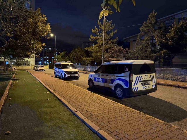 Kayseri'de polis parktaki bıçaklı kavgaya gitti, şüpheliler eşyalarını bırakıp kaçtı