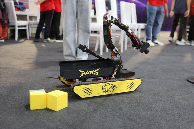 Kayseri'den TEKNOFEST'e katılan öğrenci ekibi DENEYAP Kart'la ROBORİK'te yarışıyor