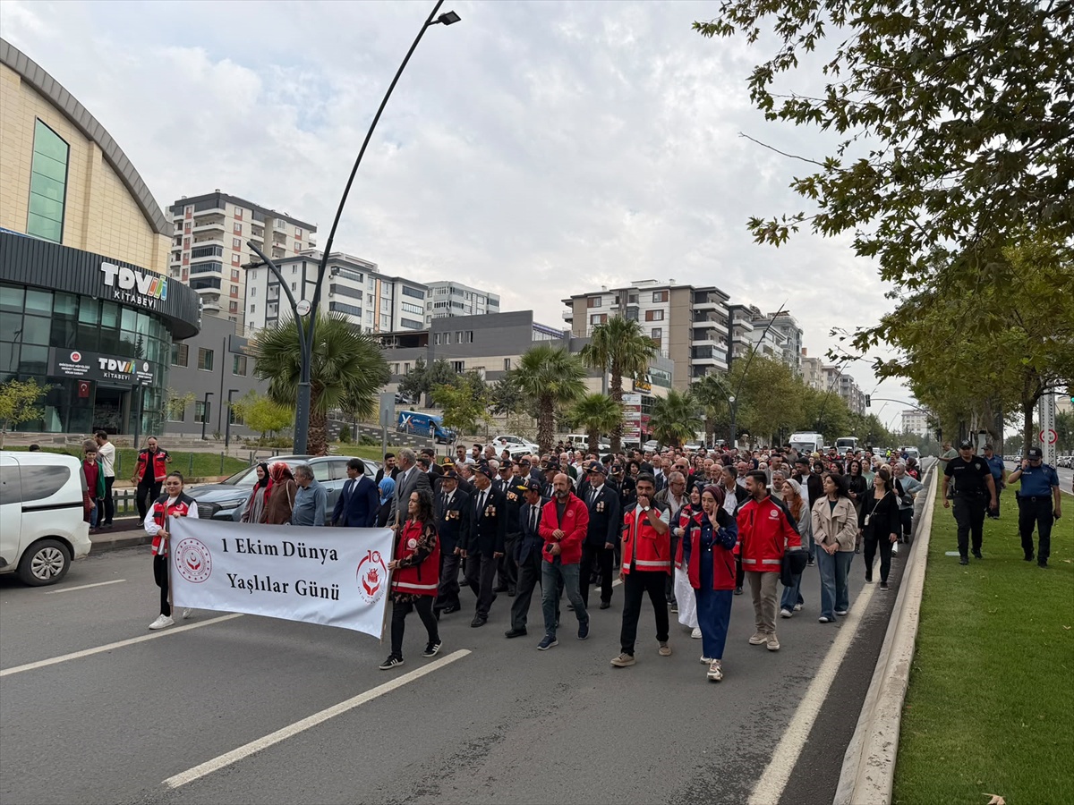 Görgel Kahramanmaraş\'ta yaşlılarla kahvaltıda buluştu, Kilis\'te yürüyüş yapıldı
