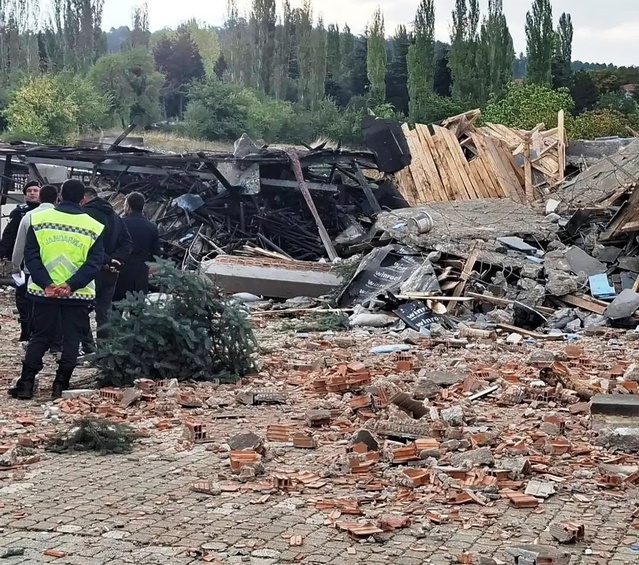 Kütahya Emet'te Sülye Köyü'nde kazan dairesi patladı, can kaybı ve yaralanma yok