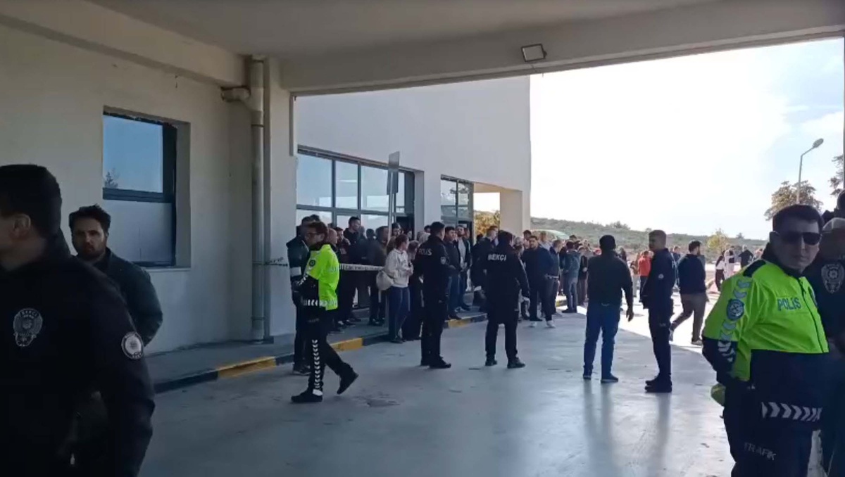 Manisa Valiliği Soma\'da madendeki göçükte 7 işçiden 2\'sinin sağ kurtarıldığını açıkladı