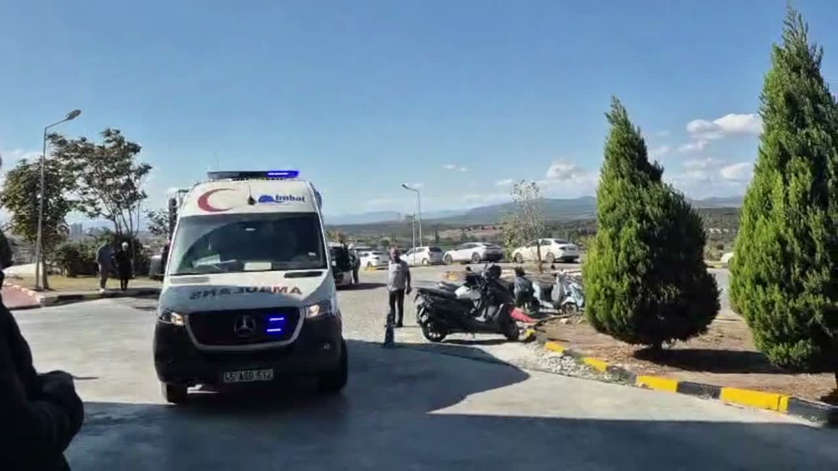 Manisa Soma\'da maden ocağında göçük meydana geldi, 7 işçiden 2\'si sağ kurtarıldı