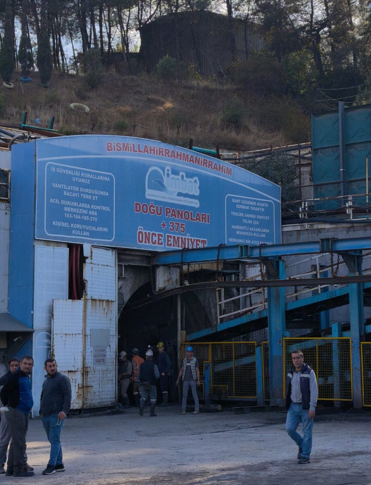 Manisa Soma\'daki maden ocağında göçükte 2 işçi öldü, 3 işçi için arama sürüyor