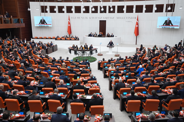 Meclis'te yeni dönem başlıyor! Haberler.com gelişmeleri anbean aktaracak
