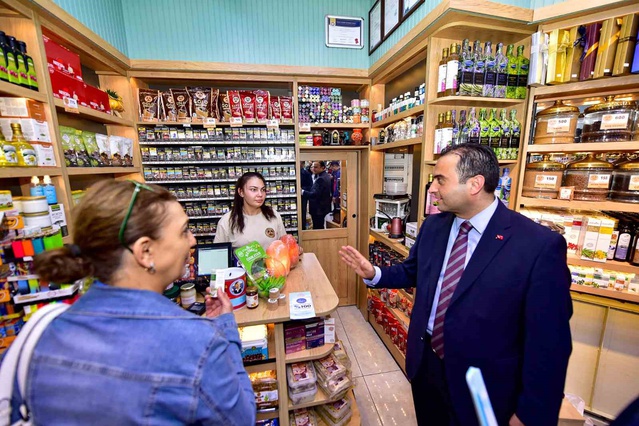 Menteşe Kaymakamı Budan Emirbeyazıt'ta esnafa tütün zararlarını anlattı
