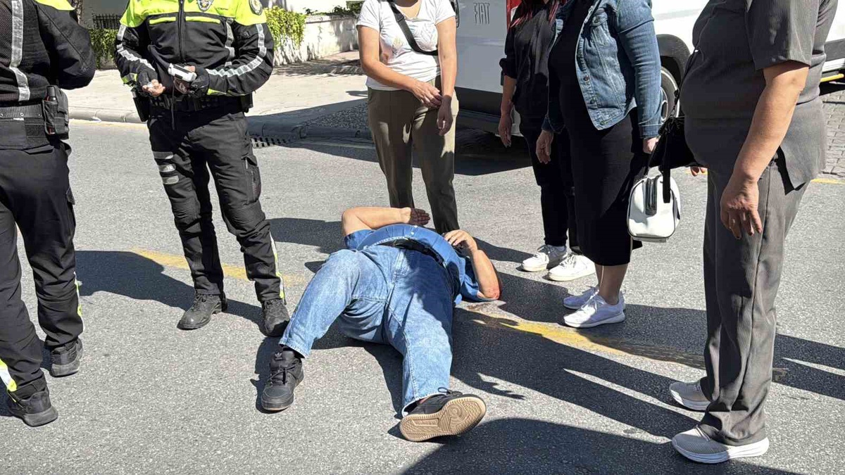 Muğla Menteşe\'de geri manevra yapan ticari araç yaşlı vatandaşı yaraladı
