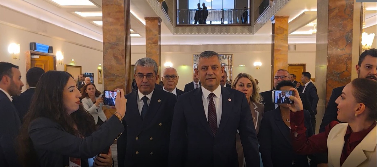 YENİ Parti lideri Özel, Erdoğan\'ın Meclis konuşmasını neden dinlemediklerini anlattı