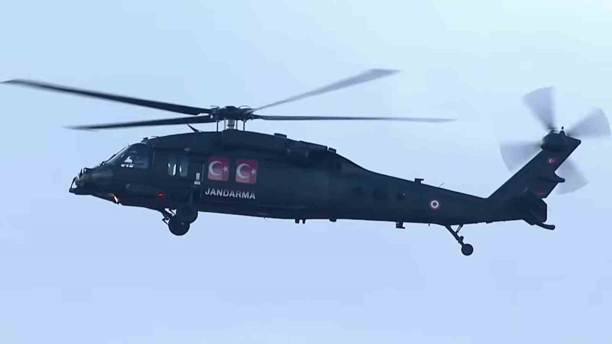 Jandarma Çelik Kanatlar, Şanlıurfa\'da helikopterle havada Zeybek ve Harmandalı oynadı