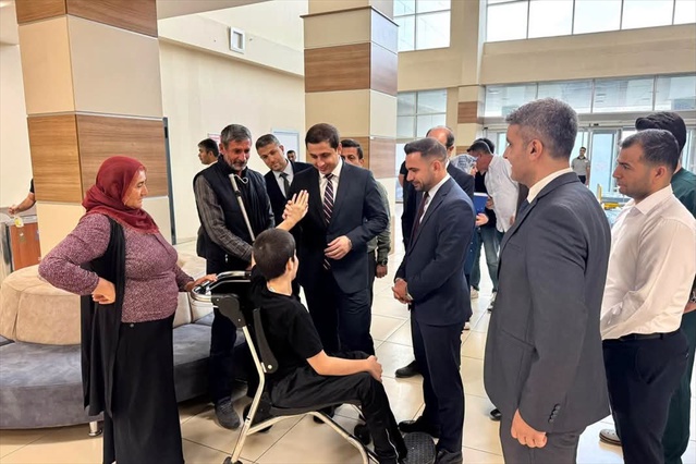 Sason'da yatağa bağımlı vatandaşlara 10 hasta yatağı desteği verildi