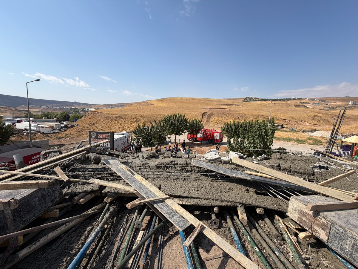 Şırnak Cizre\'de beton dökümü sırasında çöken inşaatta 5 kişi yaralandı