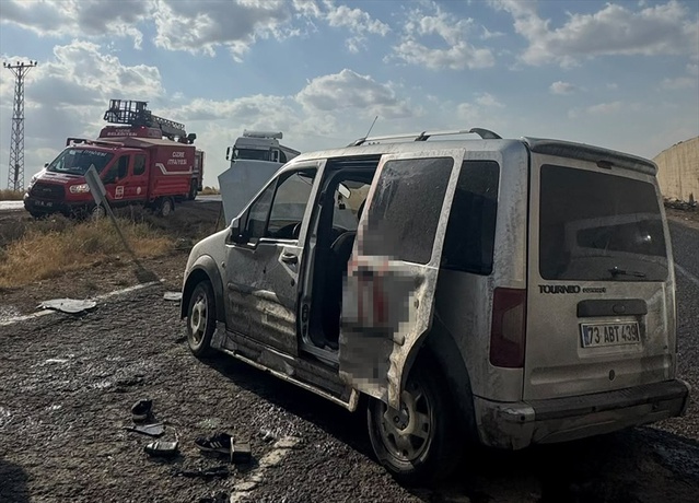 Şırnak Cizre'de İnci köyü mevkisinde hafif ticari araç devrildi, 6 kişi yaralandı.