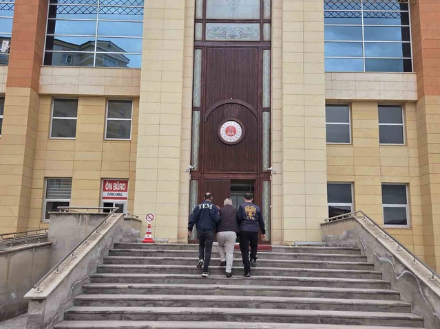 Sivas Şarkışla'da emniyet uygulamasında 19 yıl 9 ay cezalı firari hükümlü yakalandı