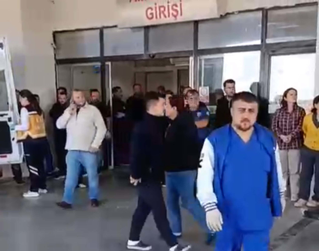 Soma'da maden ocağında göçük: 5 işçi göçük altında, kriz merkezi oluşturuldu