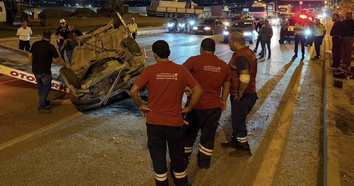 Otomobil henüz bilinmeyen nedenle takla attı, araçtaki 3 kişi hafif yaralandı