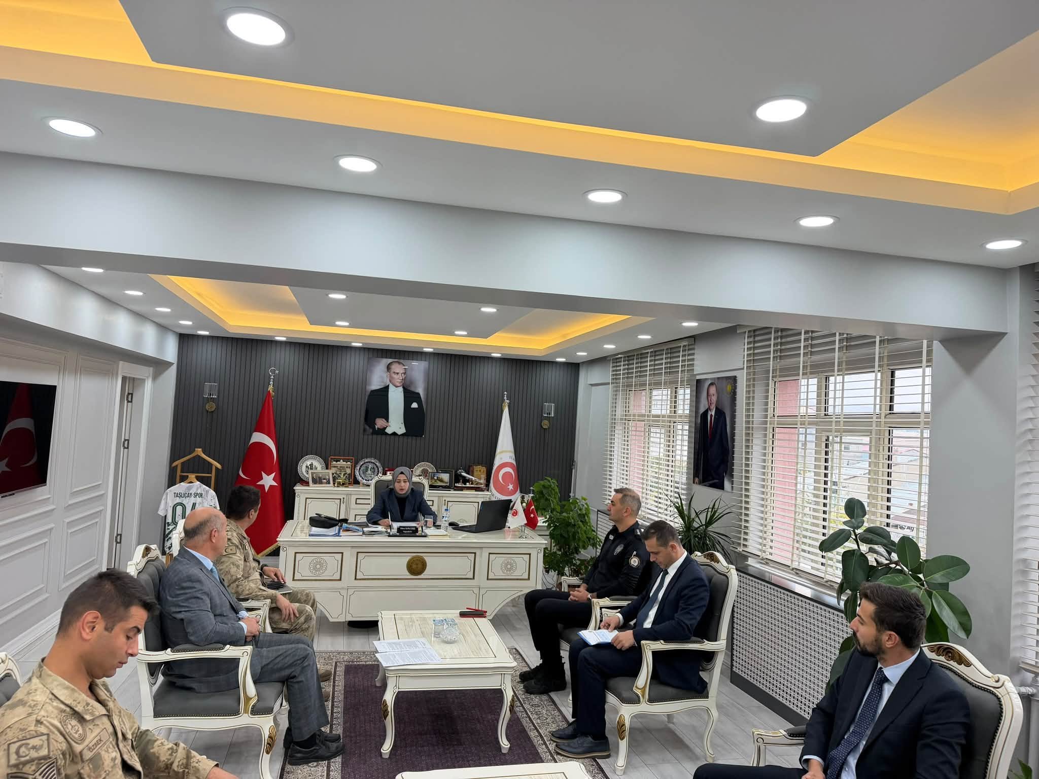 Taşlıçay Kaymakamı Kılıç, okul güvenliği toplantısında öğrenci güvenliğini vurguladı