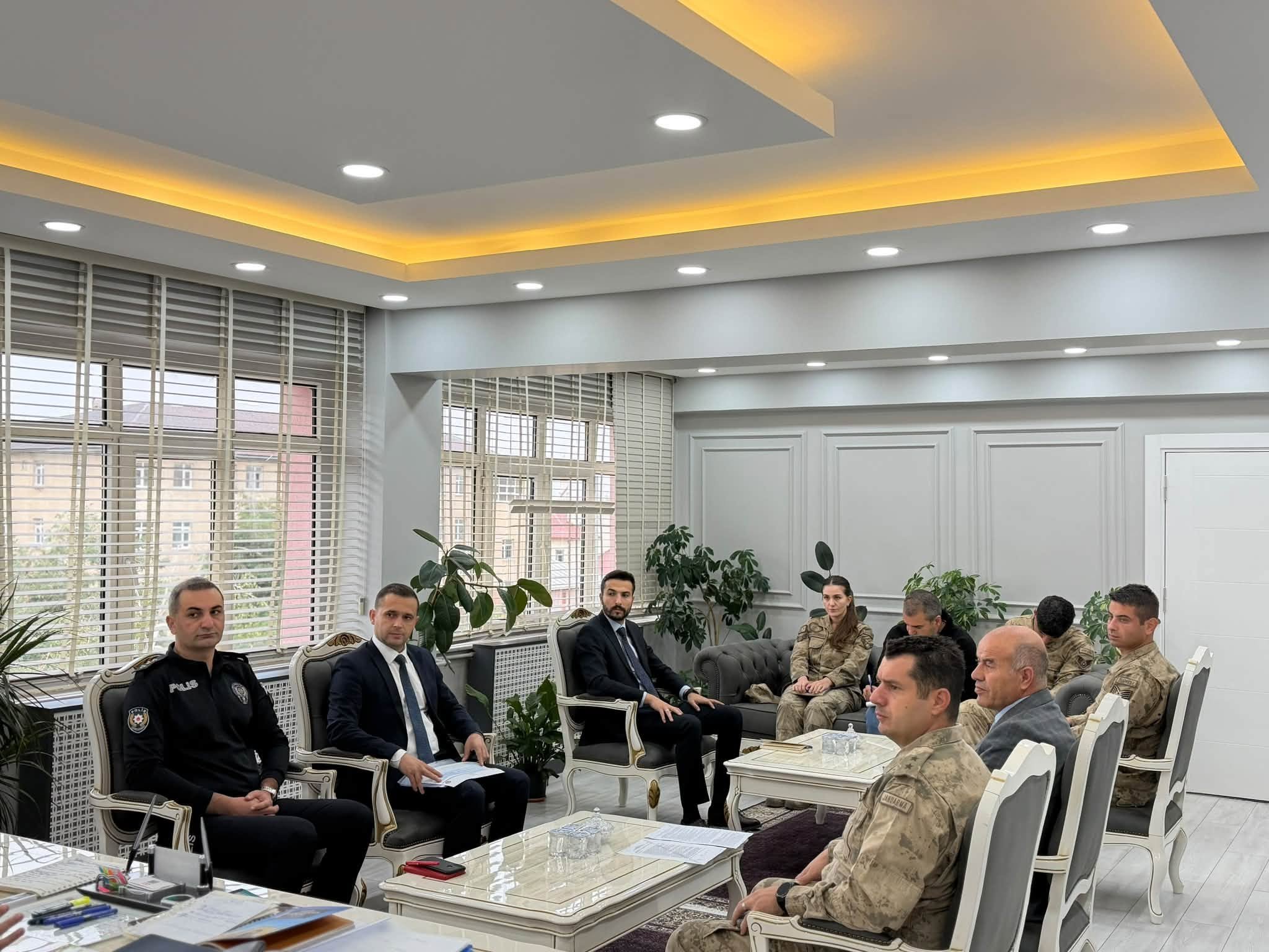 Taşlıçay Kaymakamı Kılıç, okul güvenliği toplantısında öğrenci güvenliğini vurguladı