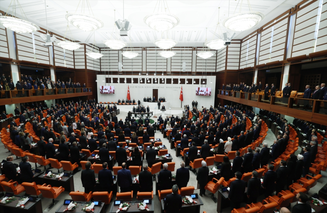 TBMM'de yeni yasama yılı oturumu! Cumhurbaşkanı Erdoğan kürsüye çıktı, Yeni Parti grubu salonu terk etti