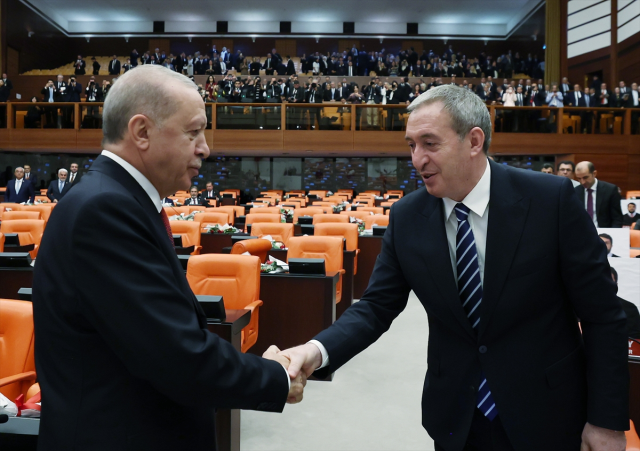 TBMM'de yeni yasama yılı oturumu! Cumhurbaşkanı Erdoğan kürsüye çıktı, Yeni Parti grubu salonu terk etti