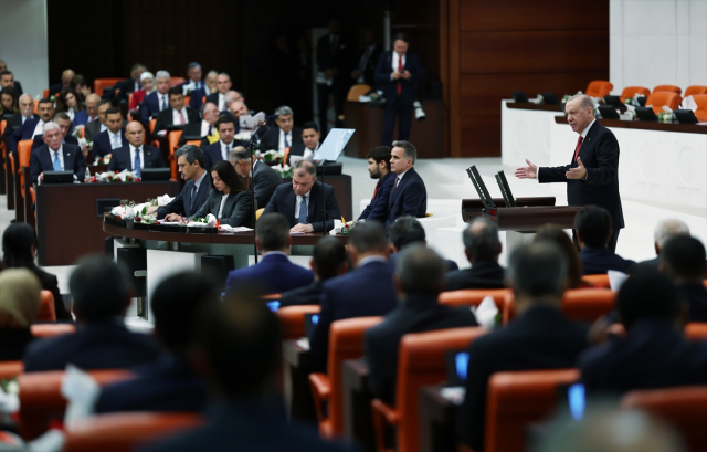 TBMM'de yeni yasama yılı oturumu! Cumhurbaşkanı Erdoğan kürsüye çıktı, Yeni Parti grubu salonu terk etti