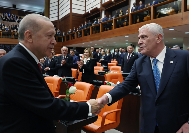 TBMM'de yeni yasama yılı oturumu! Cumhurbaşkanı Erdoğan kürsüye çıktı, Yeni Parti grubu salonu terk etti
