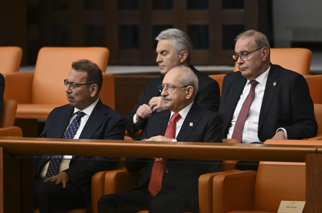 TBMM'de yeni yasama yılı oturumu! Cumhurbaşkanı Erdoğan kürsüye çıktı, <a class='keyword-sd' href='/yeni-parti/' title='Yeni Parti'>Yeni Parti</a> grubu salonu terk etti