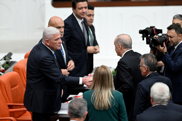 TBMM'de yeni yasama yılı oturumu! Cumhurbaşkanı Erdoğan kürsüye çıktı, Yeni Parti grubu salonu terk etti