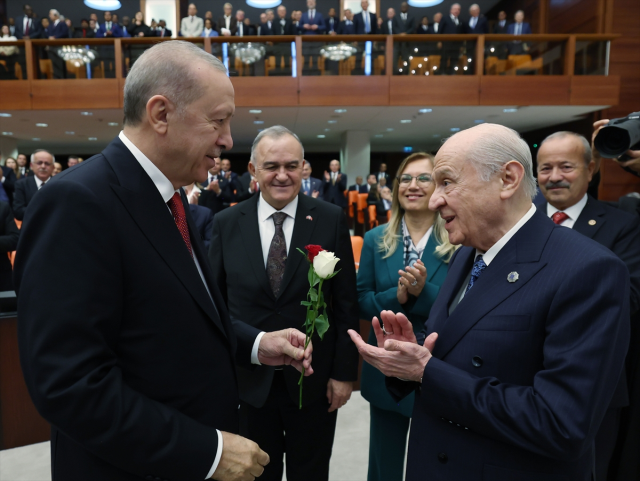 TBMM'de yeni yasama yılı oturumu! Cumhurbaşkanı Erdoğan kürsüye çıktı, Yeni Parti grubu salonu terk etti