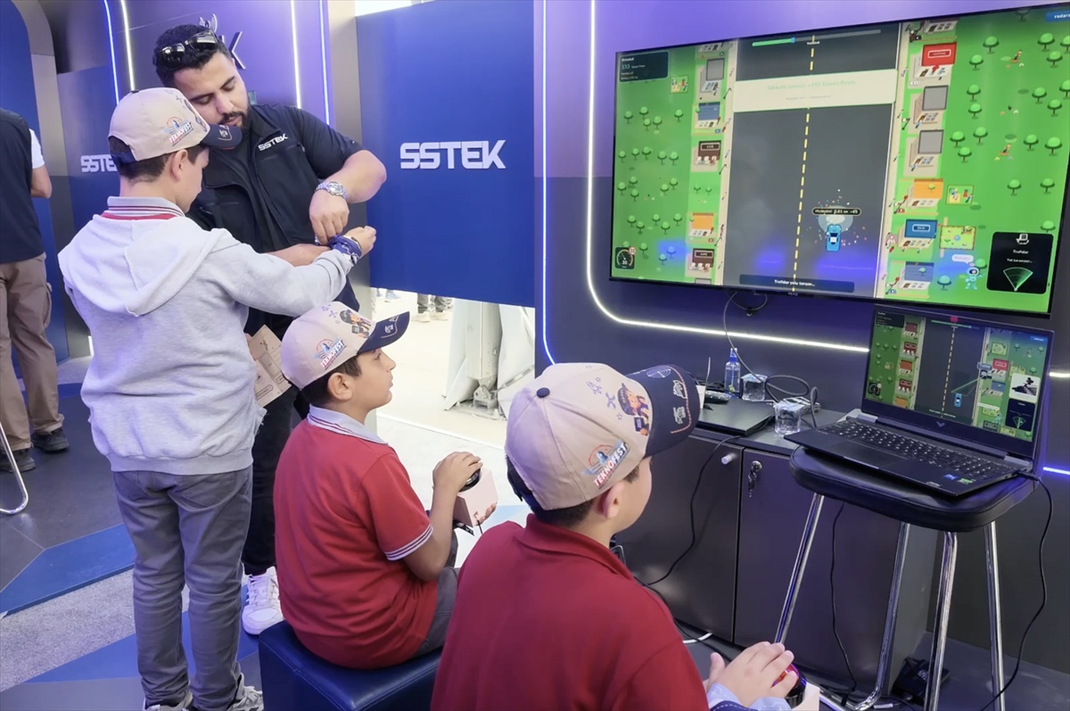 TEKNOFEST Güneydoğu\'da öğrenciler "Radarcan"la halay çekti