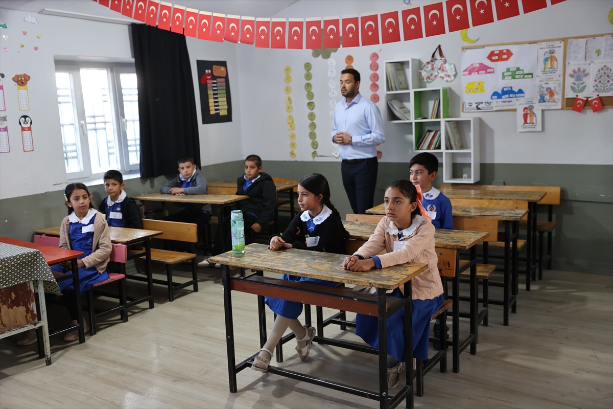 TEKNOFEST Güneydoğu, Şanlıurfa\'da köy çocuklarını havacılıkla buluşturuyor