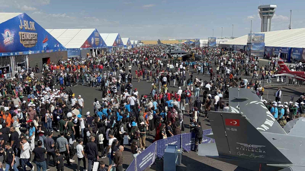 TEKNOFEST Güneydoğu Şanlıurfa\'da, yerli İHA ve SİHA\'ları görenleri gururlandırdı