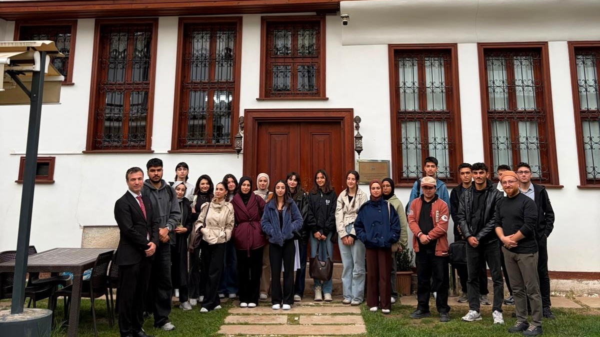 TOGÜ öğrencileri Şehir ve Kültür dersini Tokat Mevlevihanesi\'nde işledi