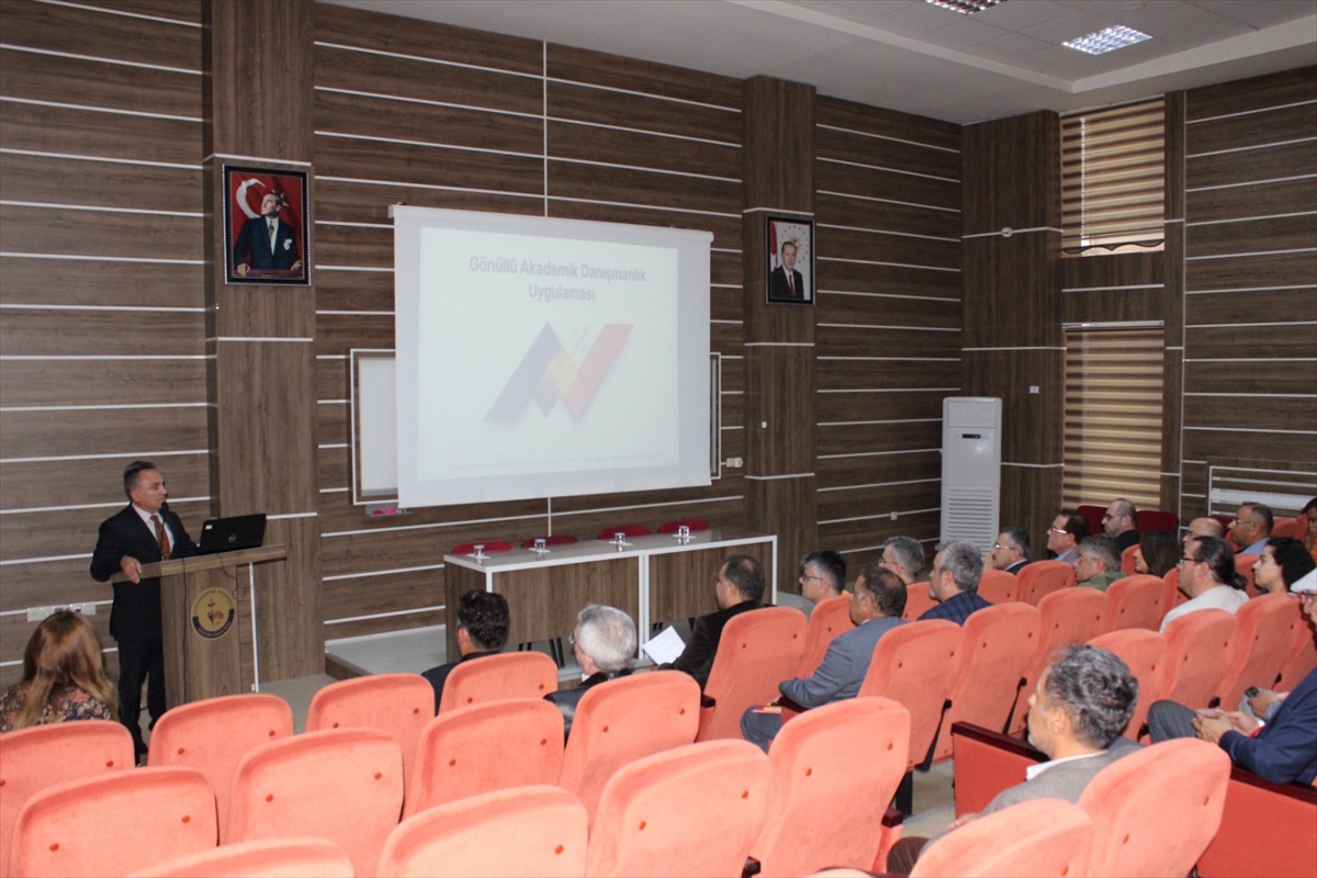 TOGÜ ve İl Milli Eğitim iş birliğiyle gönüllü akademik danışmanlık toplantısı yapıldı
