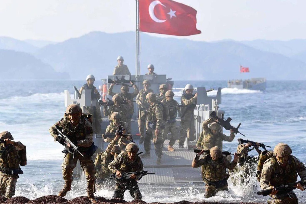 TSK\'nın hava filosu büyüyor! 12 kargo uçağı için İngiltere ile imzalar atıldı