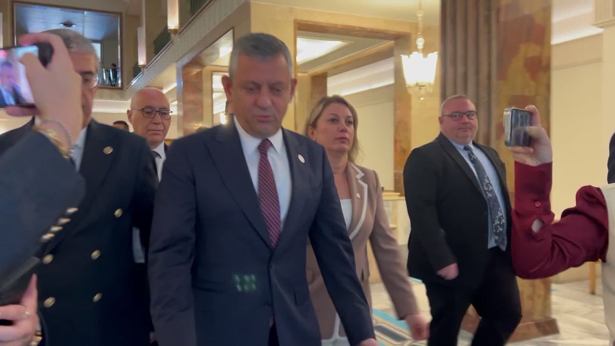 YENİ Parti, Genel Kurul Salonu’nu terk etti... Özgür Özel: “Partimize darbe yapan birini dinlemeye harcayacak vaktimiz yok”