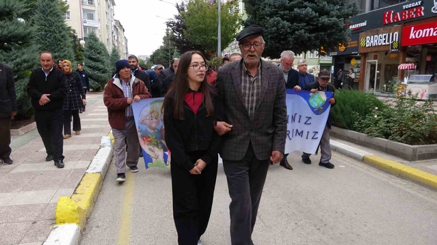 Yozgat'ta 25 huzurevi sakini, Yaşlılar Günü yürüyüşünde aktif yaşlanmaya dikkat çekti
